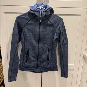 LL Bean zip up hooded sweatshirt. Zipper pockets and zipper pocket on sleeve.